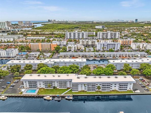 3725 NE 169th St 407, North Miami Beach FL 33160