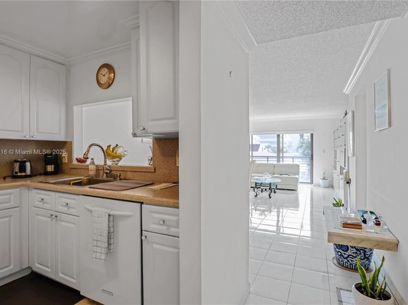 7801 Abbott Ave 302, Miami Beach FL 33141