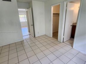 241 SE 9th Ave 103, Pompano Beach FL 33060