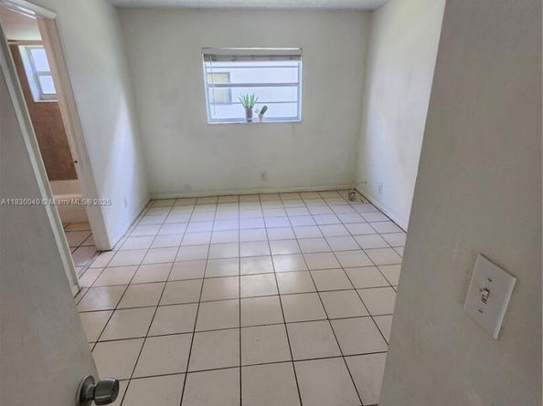 241 SE 9th Ave 103, Pompano Beach FL 33060
