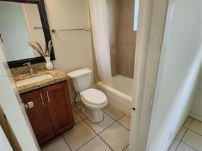 241 SE 9th Ave 103, Pompano Beach FL 33060