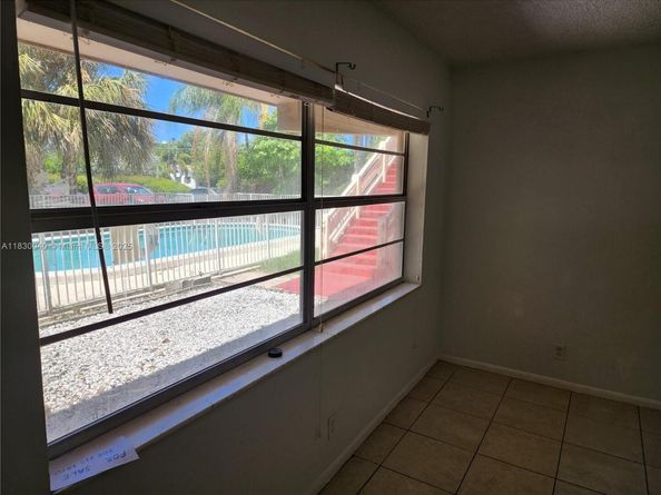 241 SE 9th Ave 103, Pompano Beach FL 33060