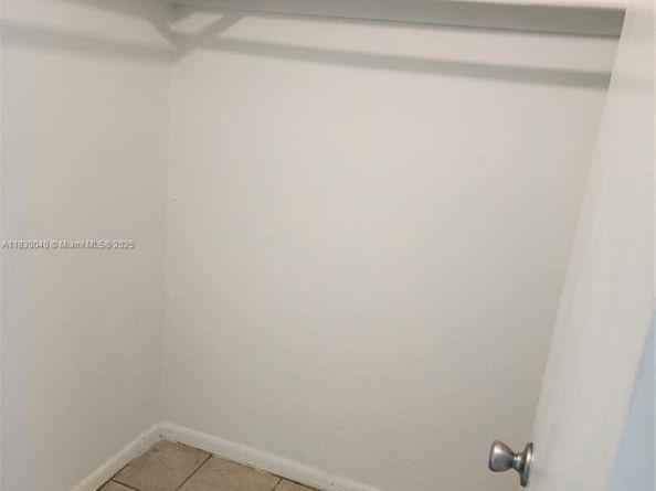 241 SE 9th Ave 103, Pompano Beach FL 33060