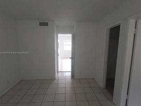 241 SE 9th Ave 103, Pompano Beach FL 33060