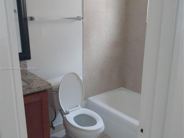 241 SE 9th Ave 103, Pompano Beach FL 33060