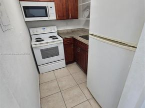 241 SE 9th Ave 103, Pompano Beach FL 33060