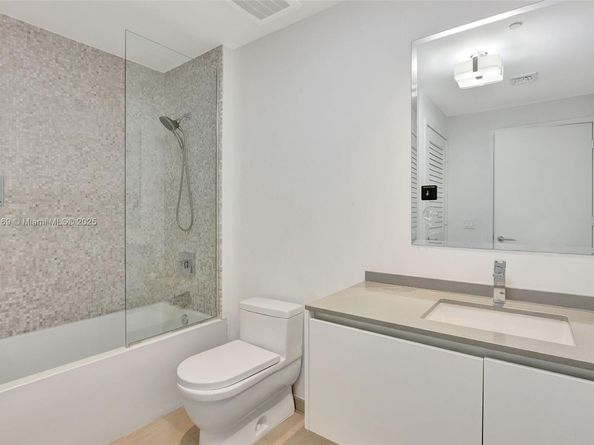 68 SE 6th St. 1203, Miami FL 33131