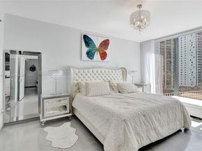 68 SE 6th St. 1203, Miami FL 33131