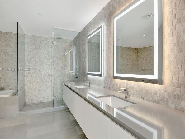 68 SE 6th St. 1203, Miami FL 33131
