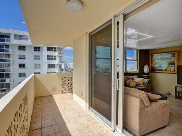 1833 S Ocean Dr 1402, Hallandale Beach FL 33009