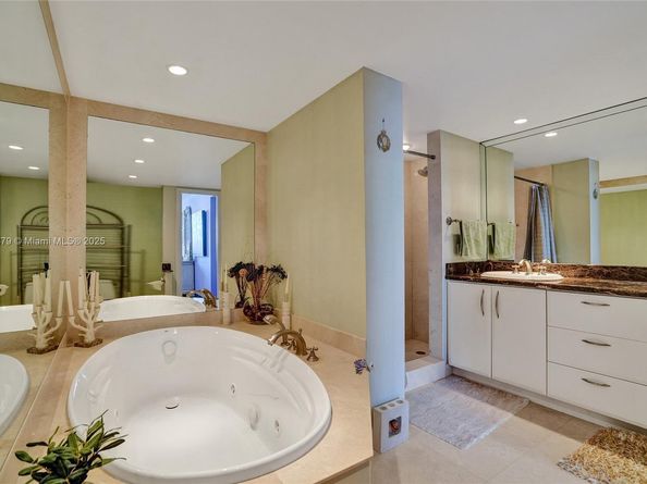1833 S Ocean Dr 1402, Hallandale Beach FL 33009