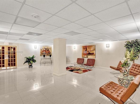 1833 S Ocean Dr 1402, Hallandale Beach FL 33009