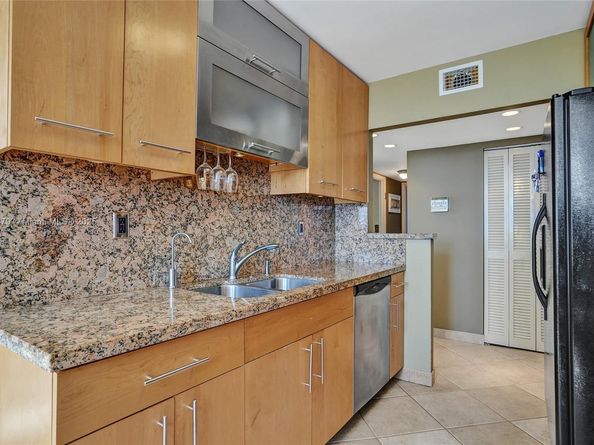 1833 S Ocean Dr 1402, Hallandale Beach FL 33009