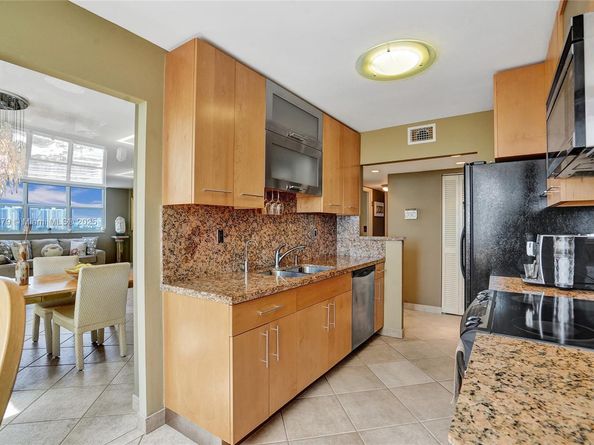 1833 S Ocean Dr 1402, Hallandale Beach FL 33009