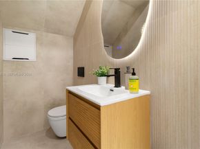 435 W 43rd St, Miami Beach FL 33140