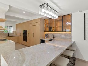 435 W 43rd St, Miami Beach FL 33140