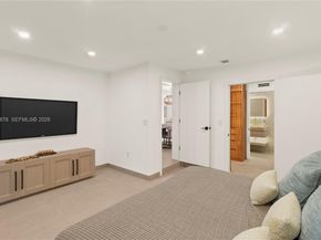 435 W 43rd St, Miami Beach FL 33140