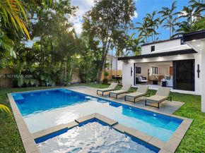 435 W 43rd St, Miami Beach FL 33140