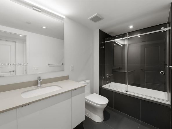 1600 NE 1st Ave 3016, Miami FL 33132