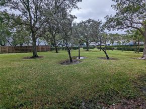 201 SW 116th Ave 22102, Pembroke Pines FL 33025