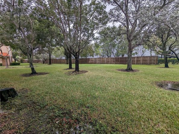 201 SW 116th Ave 22102, Pembroke Pines FL 33025