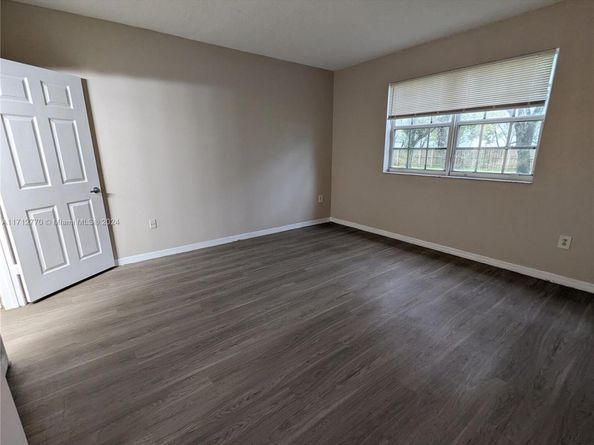 201 SW 116th Ave 22102, Pembroke Pines FL 33025