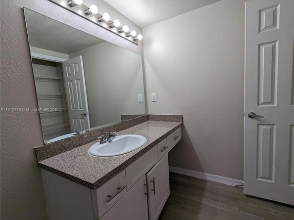 201 SW 116th Ave 22102, Pembroke Pines FL 33025