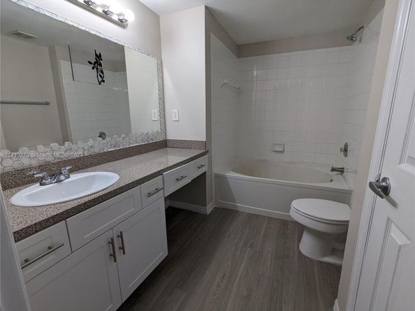 201 SW 116th Ave 22102, Pembroke Pines FL 33025