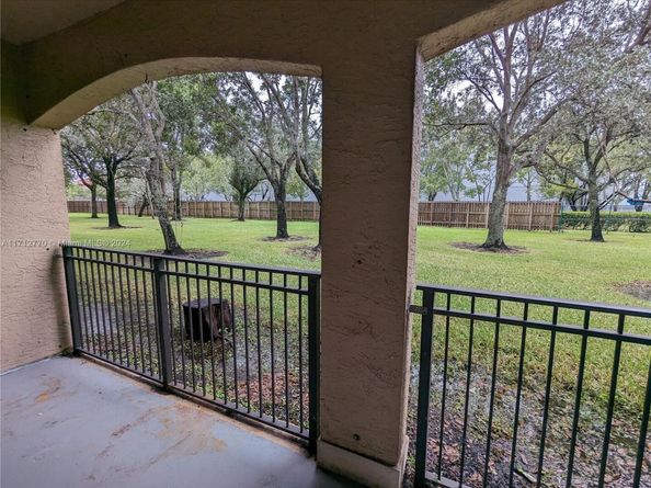 201 SW 116th Ave 22102, Pembroke Pines FL 33025