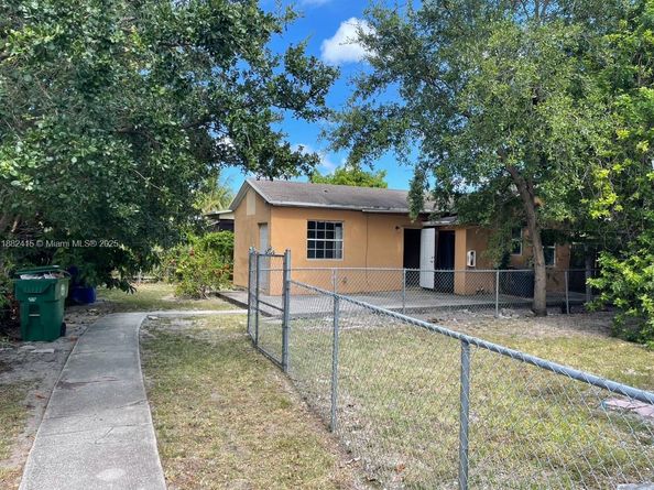 3041 NW 10th Ave, Miami FL 33127