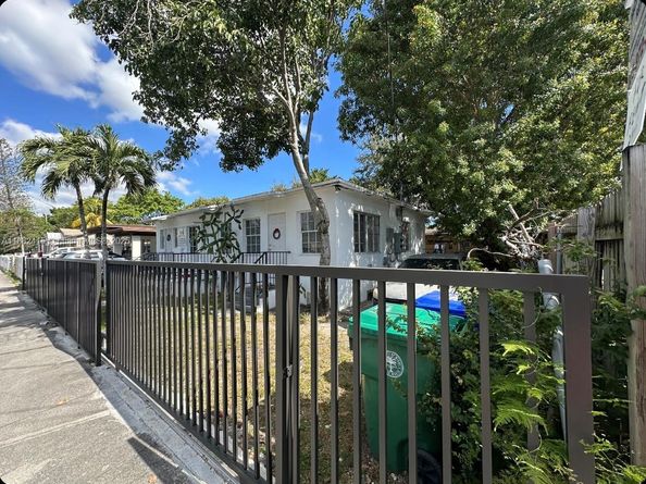 3041 NW 10th Ave, Miami FL 33127