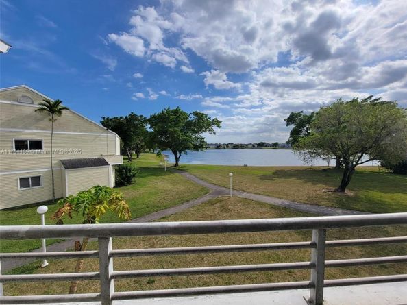 3453 NW 44th St 201, Oakland Park FL 33309