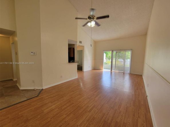 3453 NW 44th St 201, Oakland Park FL 33309