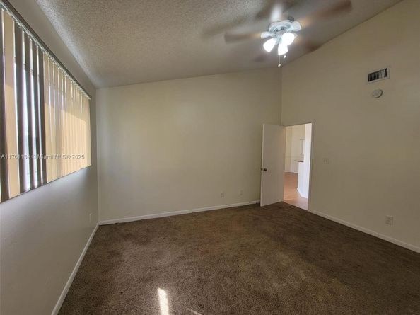 3453 NW 44th St 201, Oakland Park FL 33309