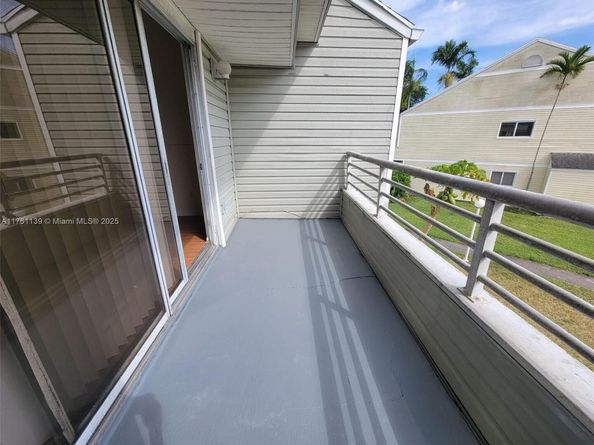 3453 NW 44th St 201, Oakland Park FL 33309