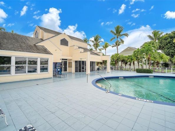 3453 NW 44th St 201, Oakland Park FL 33309