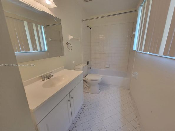 3453 NW 44th St 201, Oakland Park FL 33309