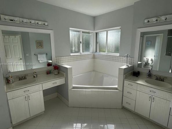 11308 NW 58th Ter, Doral FL 33178