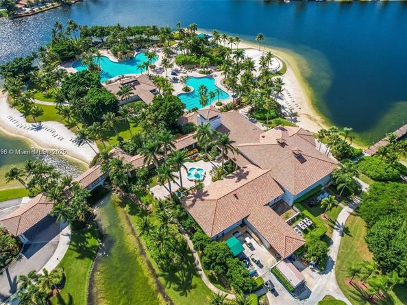 11308 NW 58th Ter, Doral FL 33178