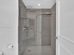 21050 Point Pl 302, Aventura FL 33180