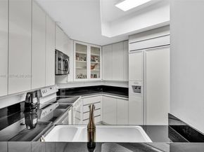 21050 Point Pl 302, Aventura FL 33180