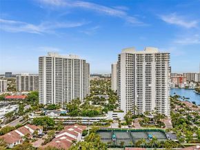 21050 Point Pl 302, Aventura FL 33180