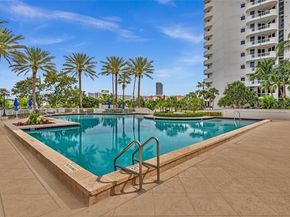 21050 Point Pl 302, Aventura FL 33180