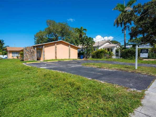 34 SW 7th St, Hallandale Beach FL 33009