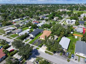 34 SW 7th St, Hallandale Beach FL 33009