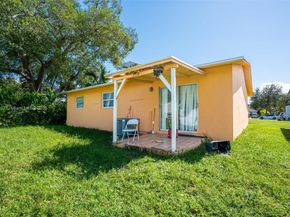 34 SW 7th St, Hallandale Beach FL 33009