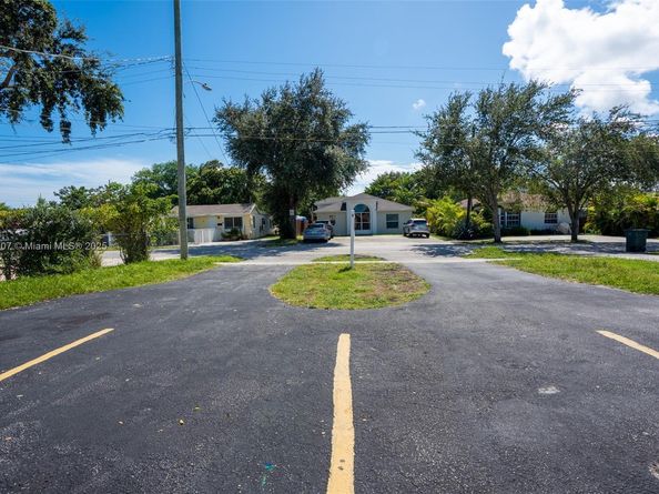 34 SW 7th St, Hallandale Beach FL 33009