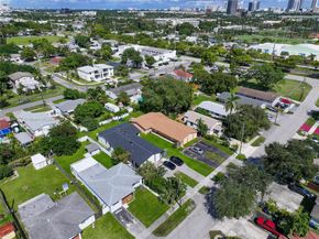 34 SW 7th St, Hallandale Beach FL 33009