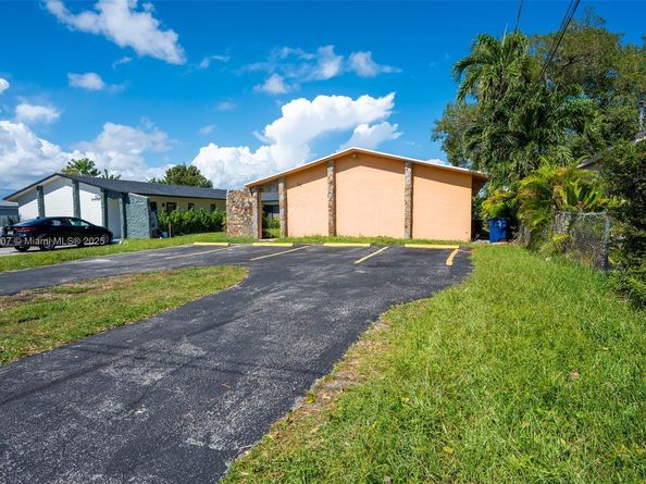 34 SW 7th St, Hallandale Beach FL 33009