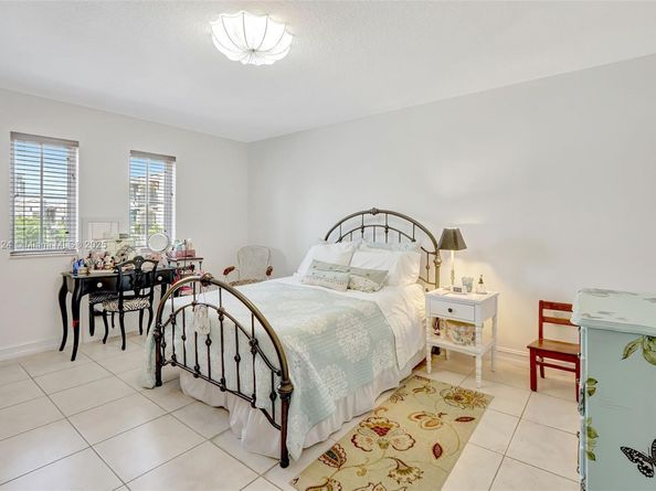 322 Madeira Ave. 402, Coral Gables FL 33134